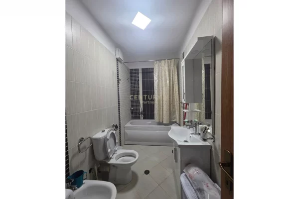 Appartamento in vendita a Durazzo 1+1, SemiArredato