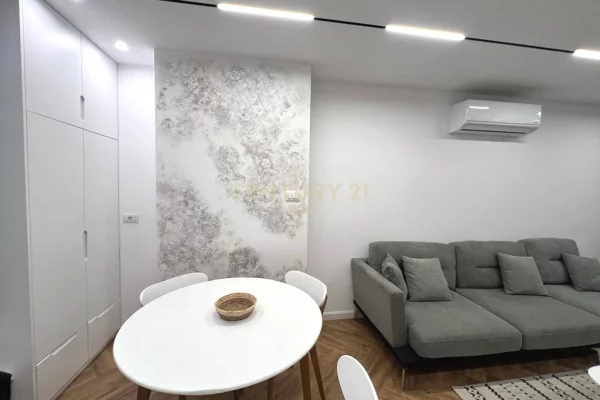 Appartamento in vendita a Durazzo 1+1, Arredato