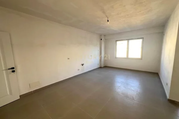 Appartamento in vendita a Durazzo 1+1, Vuoto