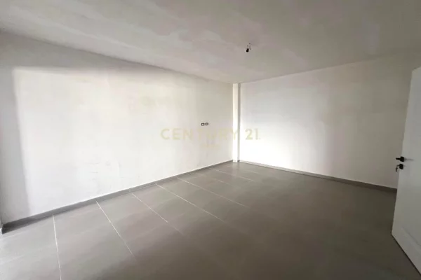 Appartamento in vendita a Durazzo 1+1, Vuoto