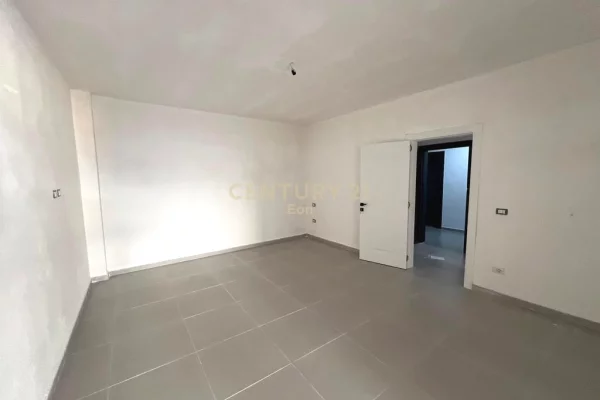 Appartamento in vendita a Durazzo 1+1, Vuoto