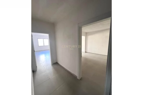 Appartamento in vendita a Durazzo 1+1, Vuoto