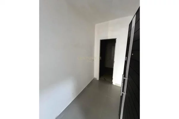 Appartamento in vendita a Durazzo 1+1, Vuoto