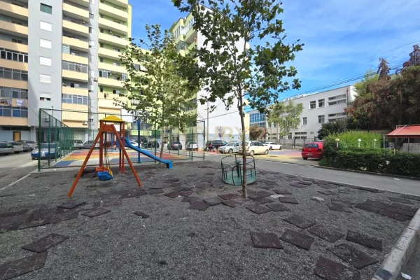 Appartamento in vendita a Durazzo 2+1, Vuoto