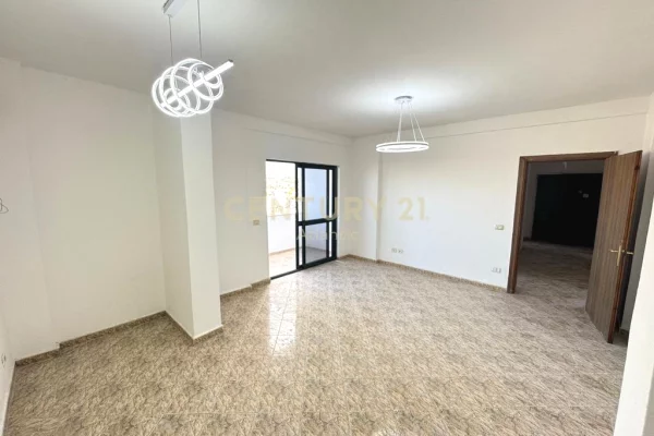 Appartamento in vendita a Durazzo 2+1, Vuoto