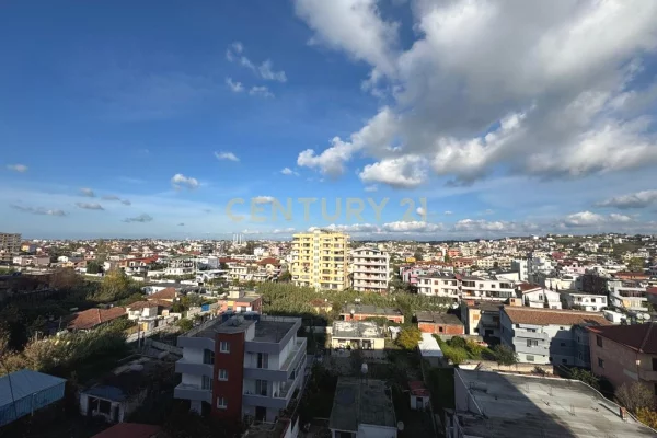 Appartamento in vendita a Durazzo 2+1, Vuoto