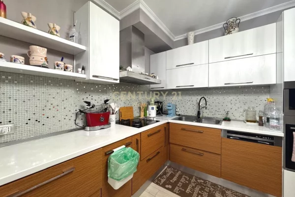 Appartamento in vendita a Durazzo 2+1, Arredato