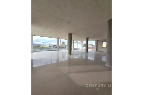 KAPANON EKSKLUZIV NE DALJE TE KAVAJES – POZICION STRATEGJIK BUZE RRUGES!