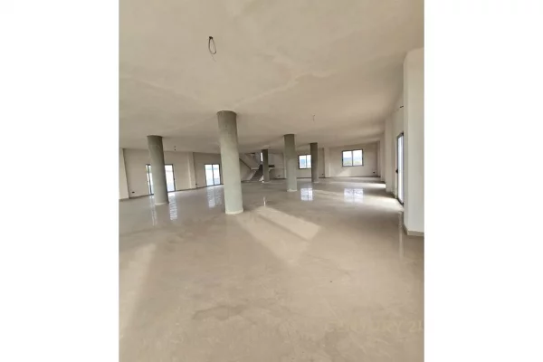 KAPANON EKSKLUZIV NE DALJE TE KAVAJES – POZICION STRATEGJIK BUZE RRUGES!