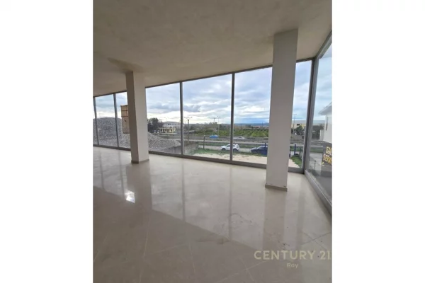 KAPANON EKSKLUZIV NE DALJE TE KAVAJES – POZICION STRATEGJIK BUZE RRUGES!