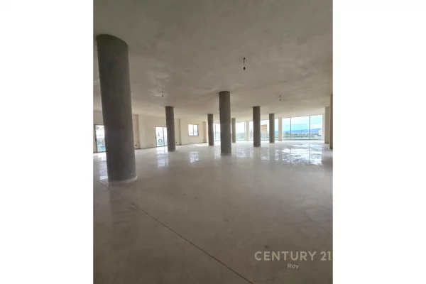 KAPANON EKSKLUZIV NE DALJE TE KAVAJES – POZICION STRATEGJIK BUZE RRUGES!