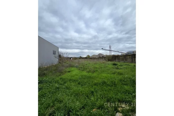 KAPANON EKSKLUZIV NE DALJE TE KAVAJES – POZICION STRATEGJIK BUZE RRUGES!