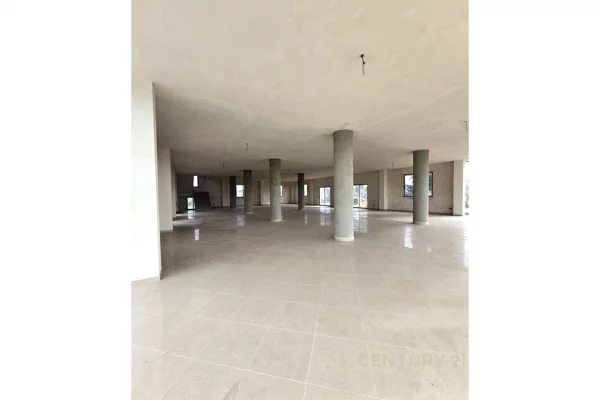 KAPANON EKSKLUZIV NE DALJE TE KAVAJES – POZICION STRATEGJIK BUZE RRUGES!