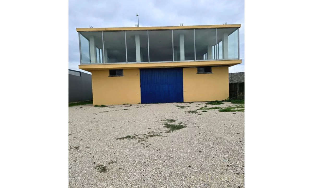 KAPANON EKSKLUZIV NE DALJE TE KAVAJES – POZICION STRATEGJIK BUZE RRUGES!