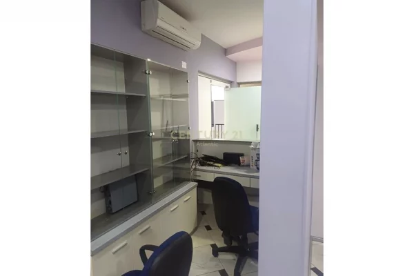 Shitet Ambient Biznesi – Rruga Aleksander Goga, prane Muzeumit, Durres