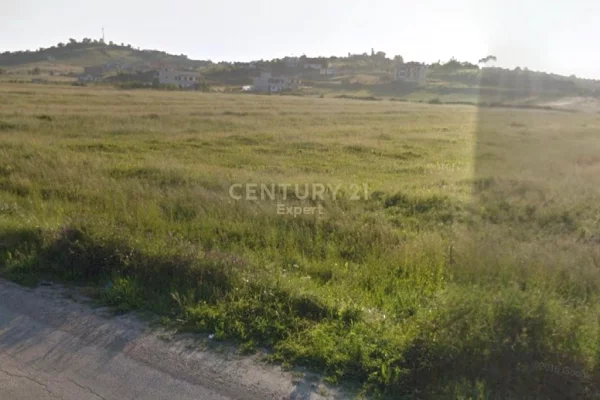 SHITET TOKE 4000m2 BUZE RRUGES KRYESORE NE ARAPAJ, DURRES.