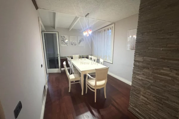 Appartamento in vendita a Durazzo 2+1, SemiArredato