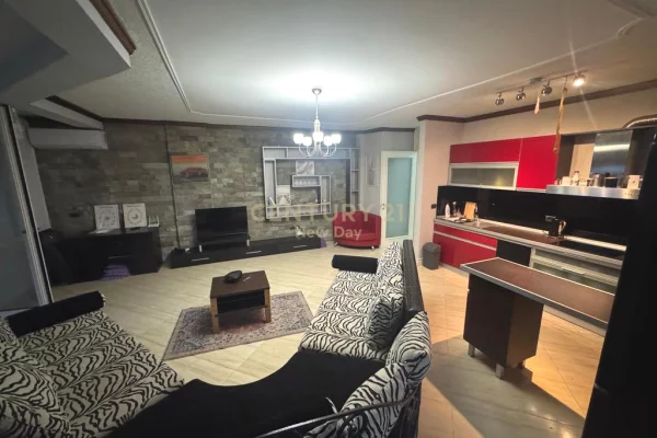 Appartamento in vendita a Durazzo 2+1, SemiArredato