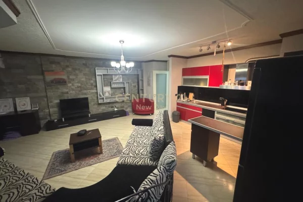 Appartamento in vendita a Durazzo 2+1, SemiArredato