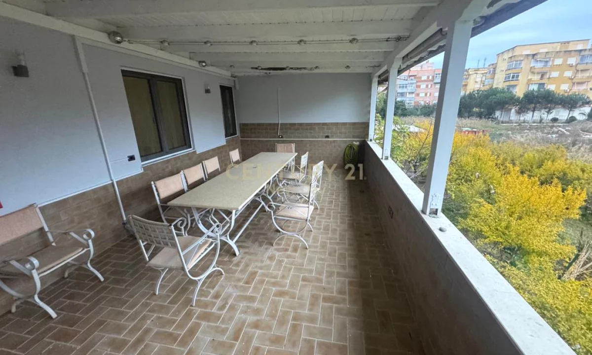 Appartamento in vendita a Durazzo 2+1, SemiArredato