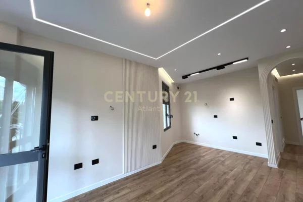 Appartamento in vendita a Durazzo 2+1, SemiArredato