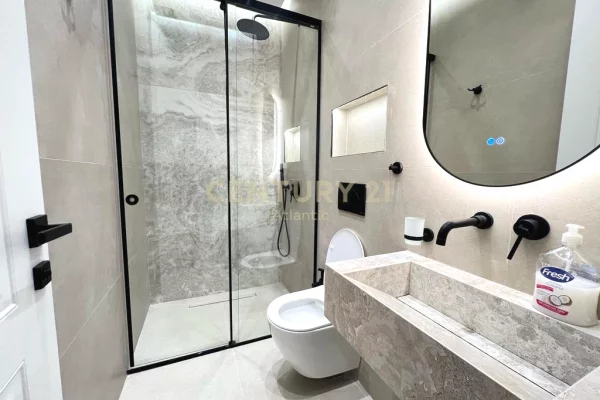 Appartamento in vendita a Durazzo 2+1, SemiArredato