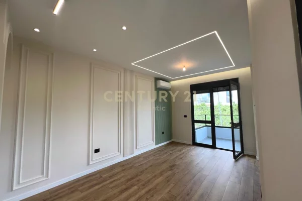 Appartamento in vendita a Durazzo 2+1, SemiArredato