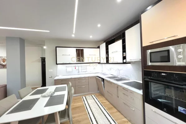 Appartamento in vendita a Durazzo 3+1, Arredato