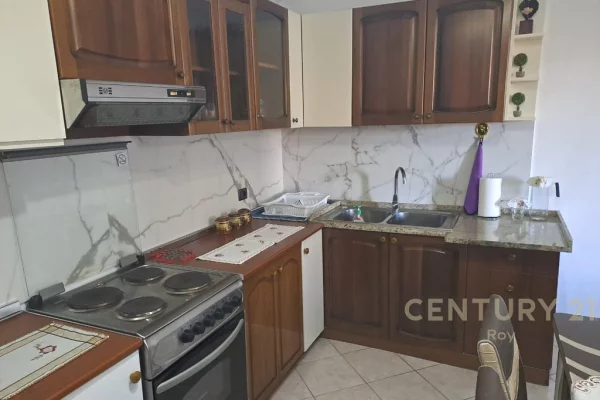 Shtepi ne shitje Apartament ne Durres, 2+1, Mobilimi Pjeserisht e mobiluar, Pagesa 156,000  Euro.