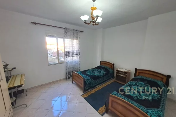 Shtepi ne shitje Apartament ne Durres, 2+1, Mobilimi Pjeserisht e mobiluar, Pagesa 156,000  Euro.