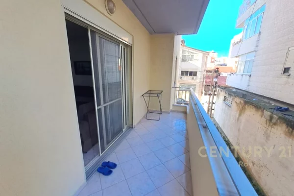 Shtepi ne shitje Apartament ne Durres, 2+1, Mobilimi Pjeserisht e mobiluar, Pagesa 156,000  Euro.