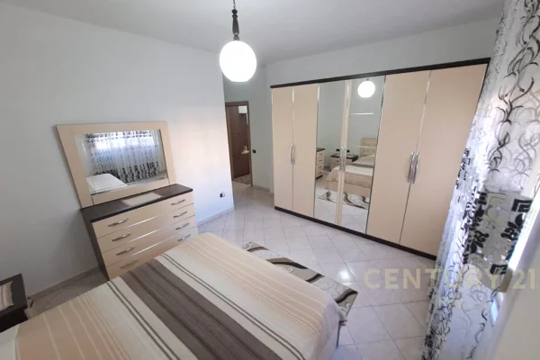 Shtepi ne shitje Apartament ne Durres, 2+1, Mobilimi Pjeserisht e mobiluar, Pagesa 156,000  Euro.