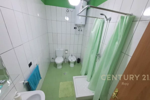 Shtepi ne shitje Apartament ne Durres, 2+1, Mobilimi Pjeserisht e mobiluar, Pagesa 156,000  Euro.