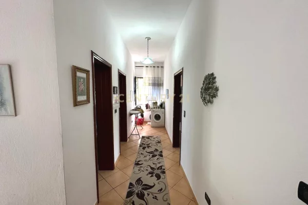 Shtepi ne shitje Apartament ne Durres, 4+1, Mobilimi Bosh, pa mobiluar, Pagesa 220,000  Euro.