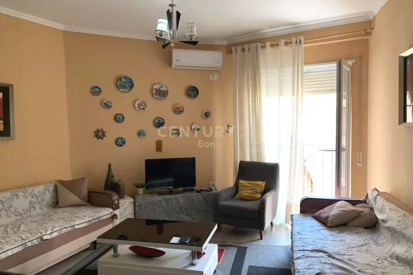 SHESIM APARTAMENT 1+1 NE TEK VALUTA, DURRES QENDER LULISHTJA 1 MAJI!