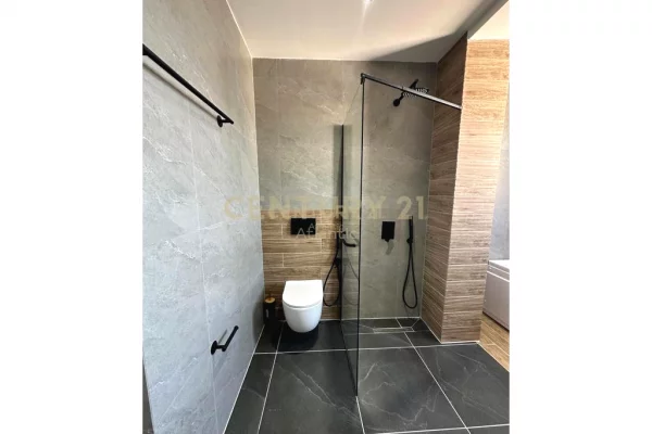 Shtepi ne shitje Apartament ne Durres, 2+1, Mobilimi E mobiluar, Pagesa 180,000  Euro.