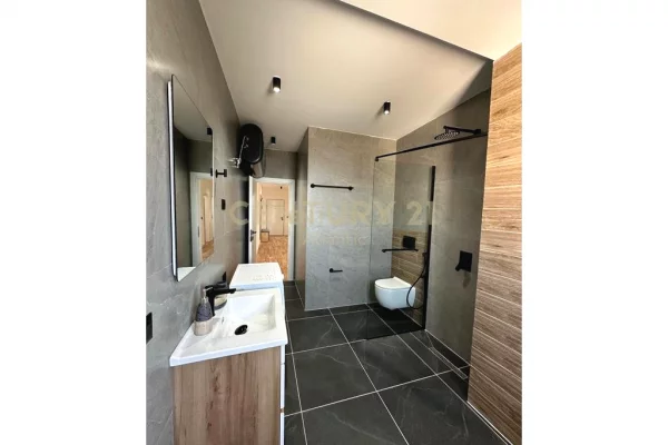 Shtepi ne shitje Apartament ne Durres, 2+1, Mobilimi E mobiluar, Pagesa 180,000  Euro.