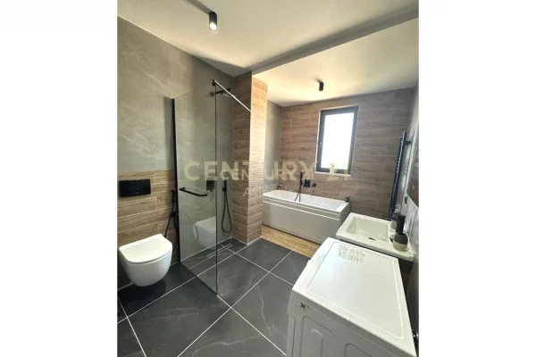 Shtepi ne shitje Apartament ne Durres, 2+1, Mobilimi E mobiluar, Pagesa 180,000  Euro.