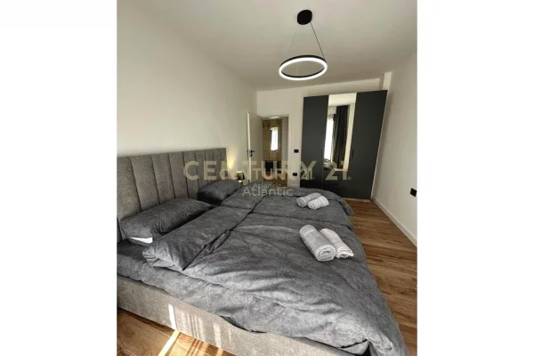 Shtepi ne shitje Apartament ne Durres, 2+1, Mobilimi E mobiluar, Pagesa 180,000  Euro.