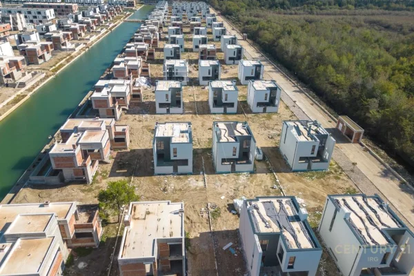 VILE TE TURQUOISE MARINA, GJIRI I LALZIT!