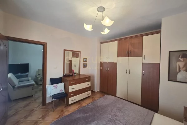 Shtepi ne shitje Apartament ne Durres, 1+1, Mobilimi E mobiluar, Pagesa 77,000  Euro.