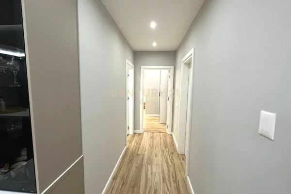 Shtepi ne shitje Apartament ne Durres, 2+1, Mobilimi E mobiluar, Pagesa 360,000  Euro.