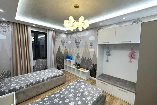 Shtepi ne shitje Apartament ne Durres, 2+1, Mobilimi E mobiluar, Pagesa 360,000  Euro.