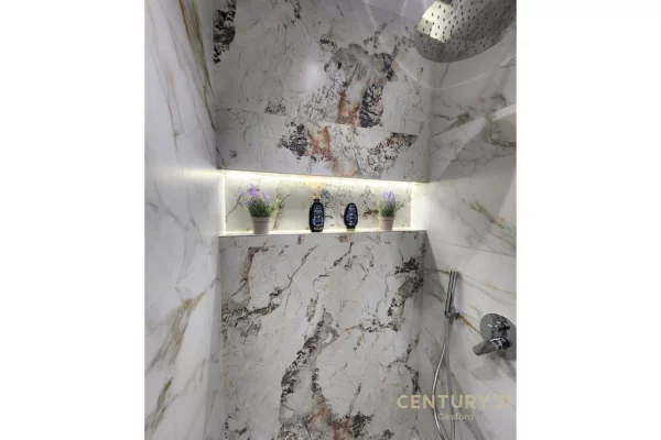 Shtepi ne shitje Apartament ne Durres, 2+1, Mobilimi E mobiluar, Pagesa 165,000  Euro.