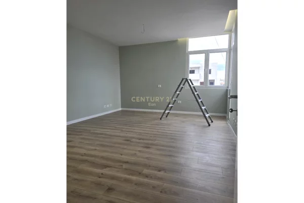 Shtepi ne shitje Apartament ne Durres, 2+1, Mobilimi Bosh, pa mobiluar, Pagesa 130,000  Euro.