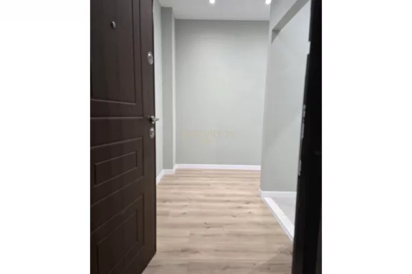 Shtepi ne shitje Apartament ne Durres, 2+1, Mobilimi Bosh, pa mobiluar, Pagesa 130,000  Euro.