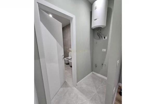 Shtepi ne shitje Apartament ne Durres, 2+1, Mobilimi Bosh, pa mobiluar, Pagesa 130,000  Euro.