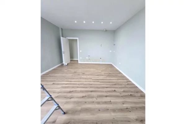 SHITET APARTAMENT 2+1 ME VERANDE NE DURRES !