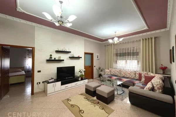 Shtepi ne shitje Shtepi Private ne Durres, 3+1, Mobilimi Pjeserisht e mobiluar, Pagesa 218,000  Euro.