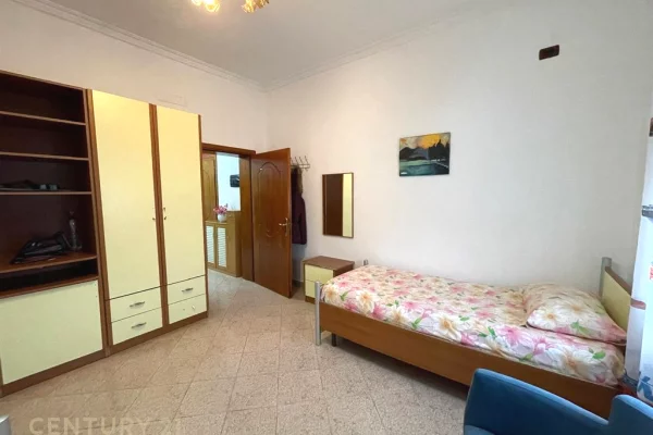 Shtepi ne shitje Shtepi Private ne Durres, 3+1, Mobilimi Pjeserisht e mobiluar, Pagesa 218,000  Euro.